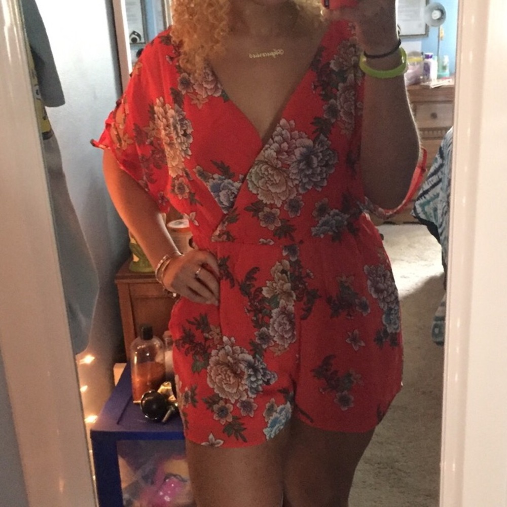 Floral print romper 🌺